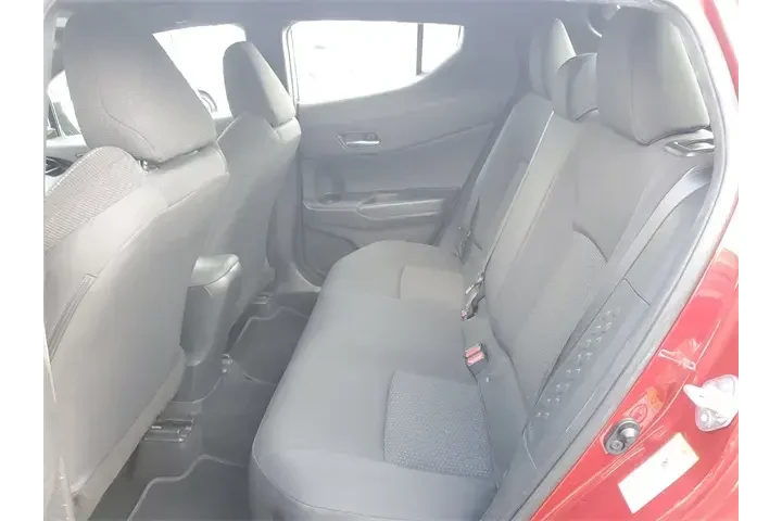 $15990 : Toyota C-HR 2019 XLE 4dr Cro image 8