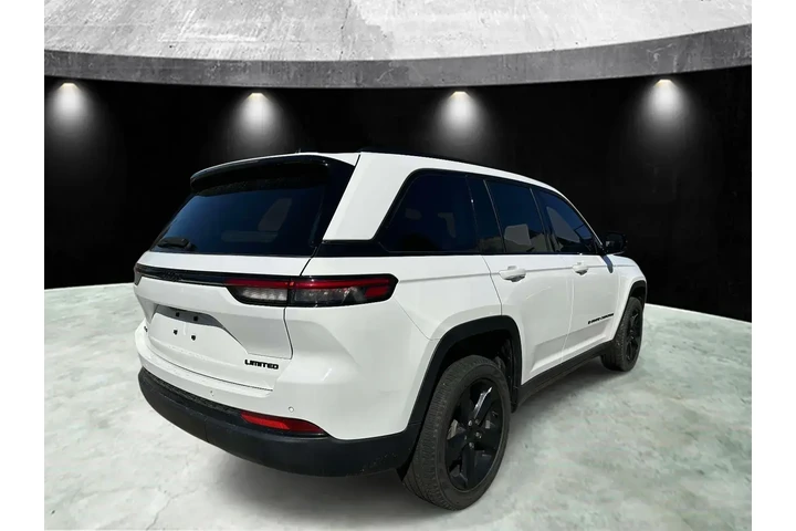 $29985 : Jeep Grand Cherokee 2023 4x4 image 2