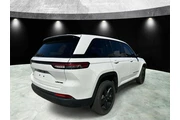 $29985 : Jeep Grand Cherokee 2023 4x4 thumbnail
