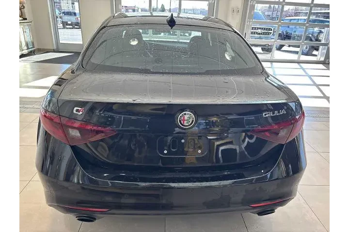 $27990 : Alfa Romeo Giulia 2022 AWD T image 4