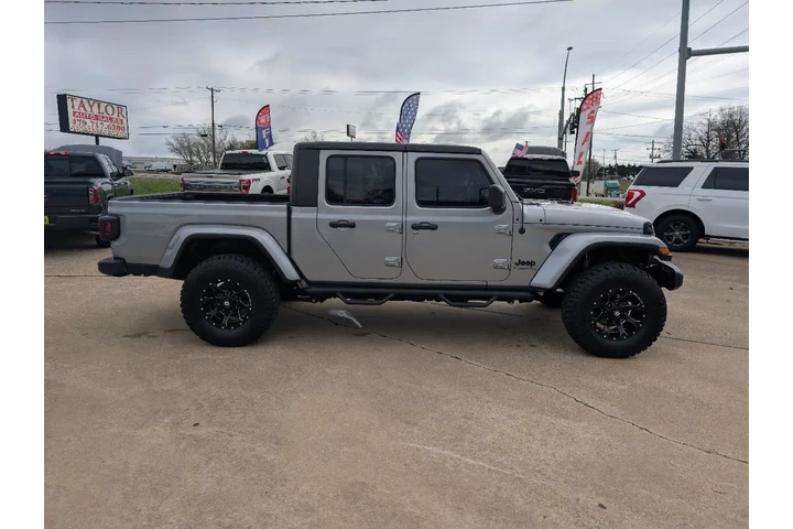 $29995 : 2020 Gladiator image 4