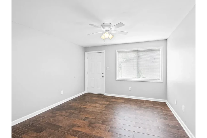 $1002 : 2bd 1 ba image 6