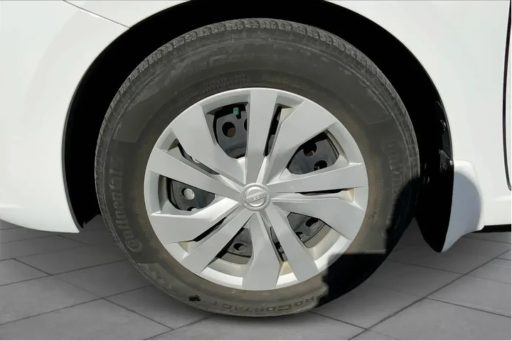 $14259 : Nissan Versa 2022 S 4dr Seda image 9