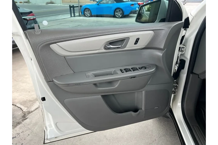 2014 Traverse 2LT FWD image 10