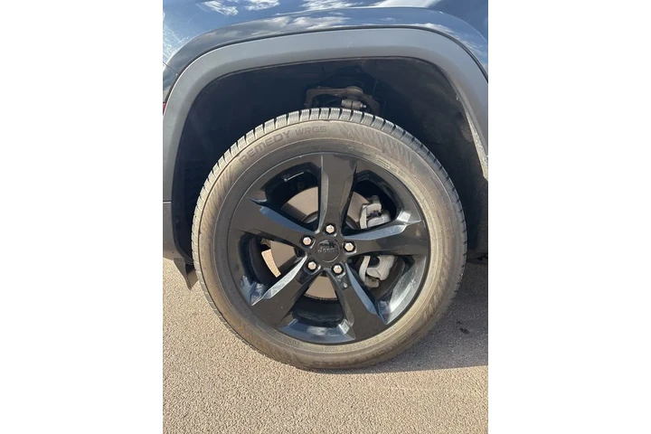 $30999 : 2022 Grand Cherokee L Limited image 9