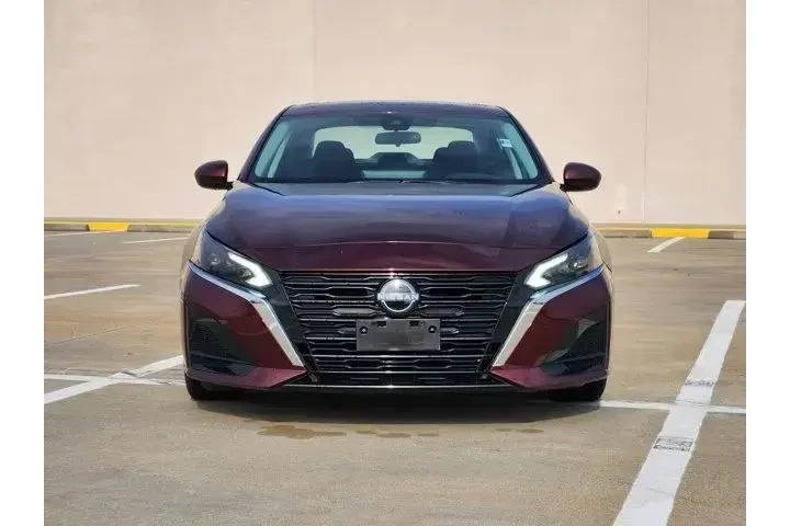 $21847 : Nissan Altima 2023 2.5 SV 4d image 2