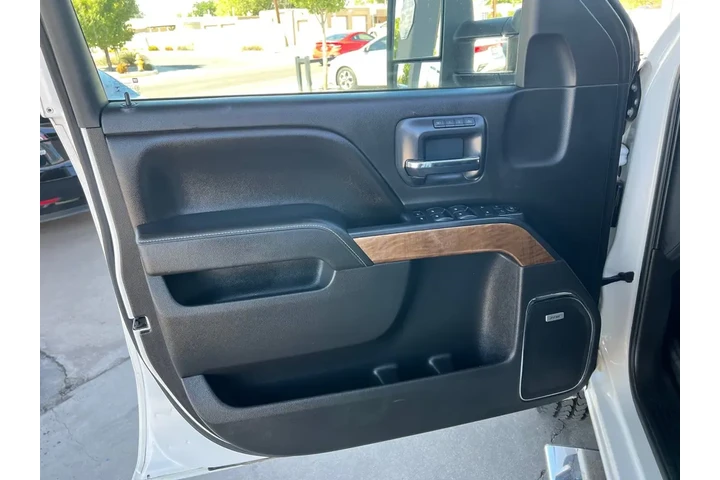 2015 Silverado 3500HD LTZ Cre image 10