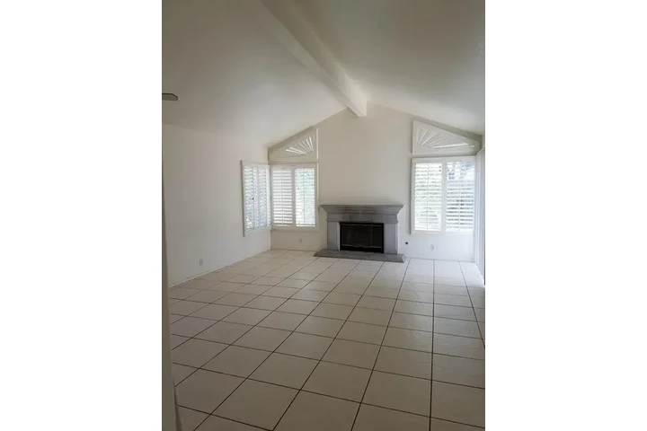 $1500 : Rialto- 3 Bedroom Available image 2
