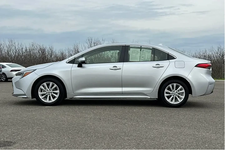 $23983 : Toyota Corolla Hybrid 2023 S image 6