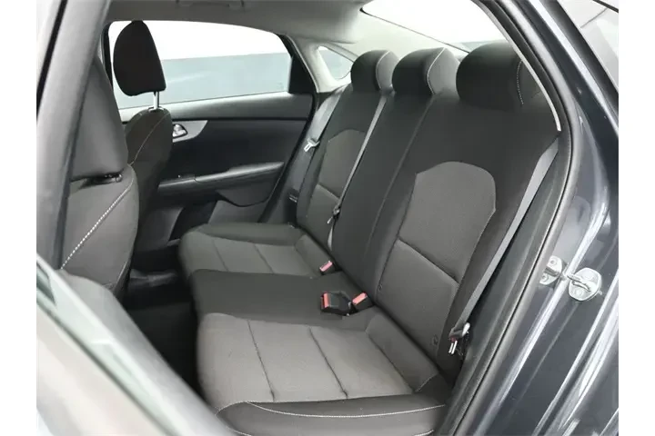 $16901 : Kia Forte 2024 LX 4dr Sedan image 8