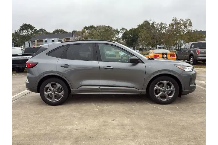 $22591 : Ford Escape 2023 ST-Line 4dr image 3