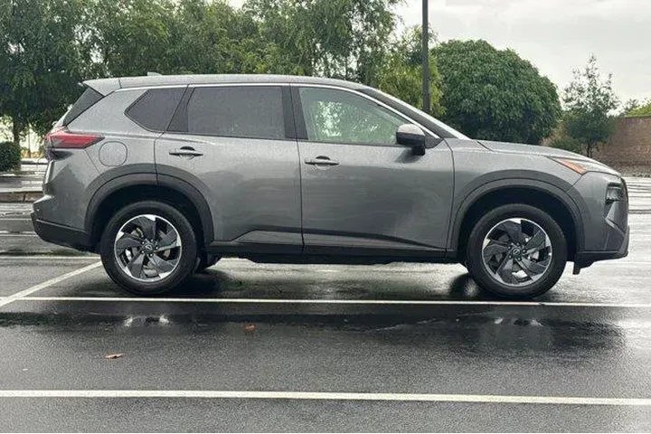 $19835 : Nissan Rogue 2025 SV 4dr Cro image 8