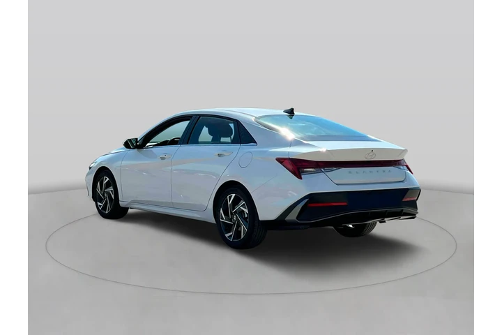 $18420 : Hyundai ELANTRA 2024 SEL 4dr image 5