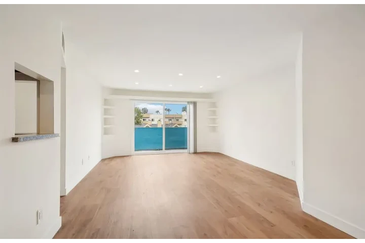$2350 : Los Angeles image 4
