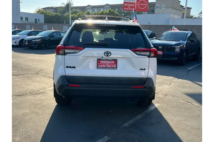$25998 : Toyota RAV4 2022 XLE 4dr SUV image 5
