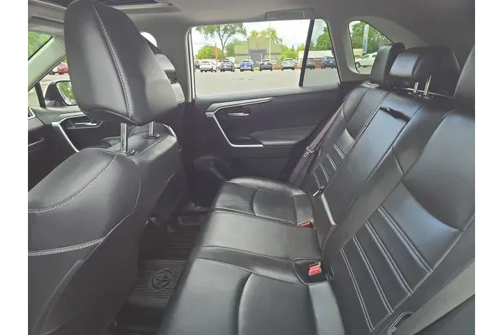 $24995 : Toyota RAV4 2019 XLE Premium image 8