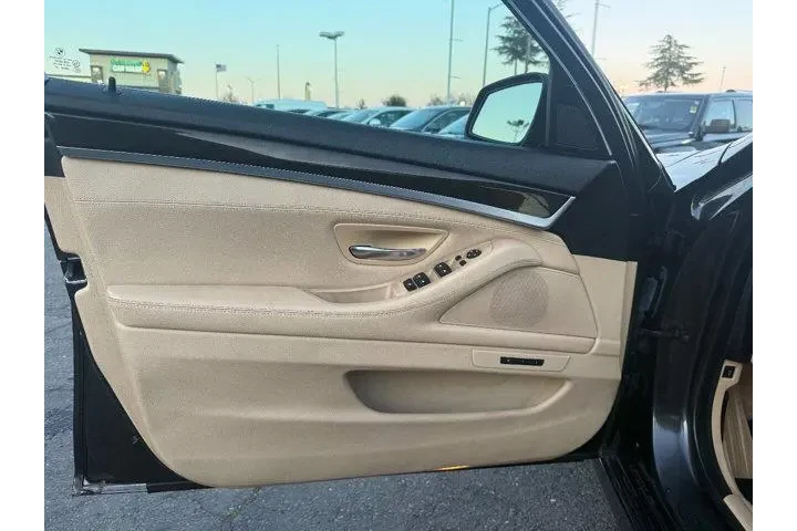 $14235 : BMW 5 Series 2014 528i 4dr S image 9