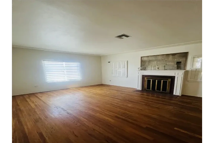 $1000 : ranch-style kitchen home image 2