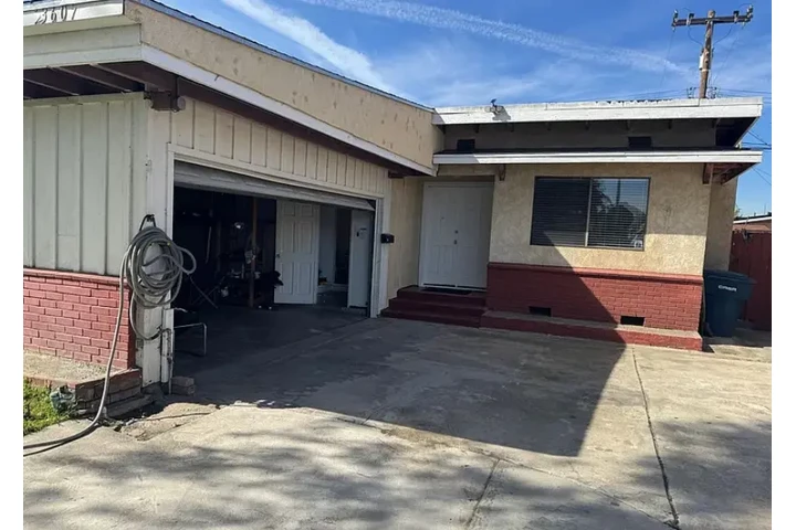 $2198 : charming city of Bellflower! image 1