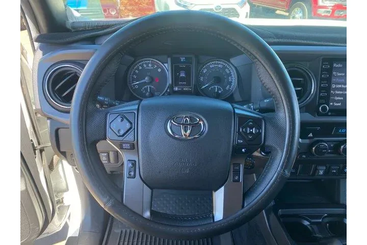 Toyota Tacoma 2023 4x4 SR5 V image 9