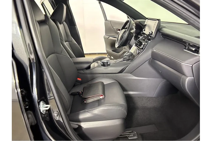 $30979 : Gold Certified2022 Venza XLE image 5