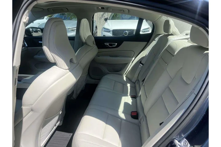 $24500 : Volvo S60 2021 AWD T5 Moment image 9