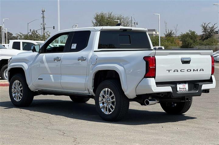 $55528 : New 2024 Tacoma Limited Doubl image 6