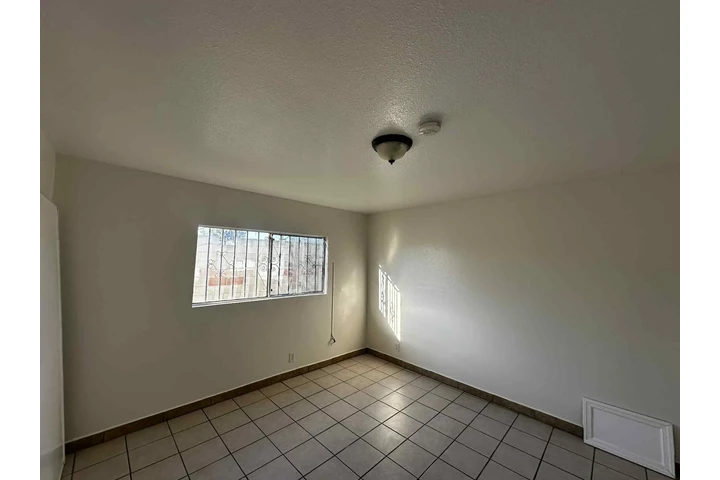 $1000 : Rento cuarto grande image 5