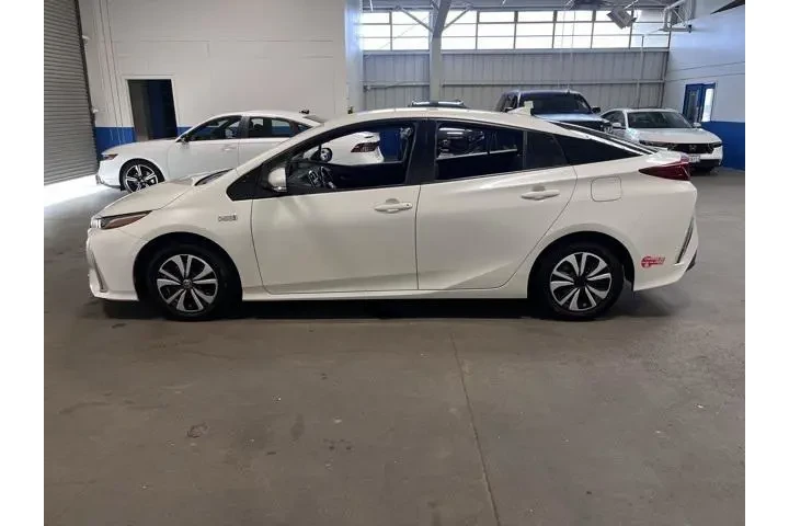 $16972 : Toyota Prius Prime 2017 Plus image 6