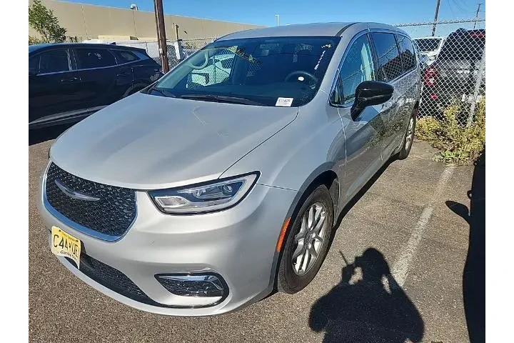 $27991 : Chrysler Pacifica 2024 Touri image 3