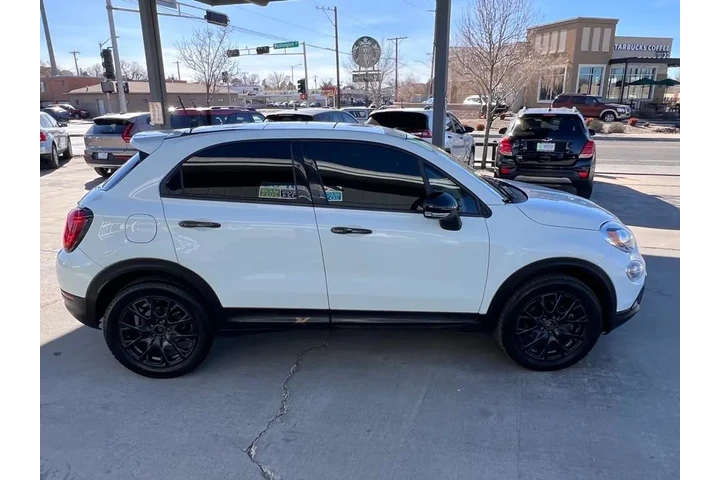 2017 500x Lounge AWD image 4