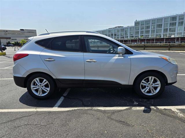 $8500 : 2011 HYUNDAI TUCSON image 8