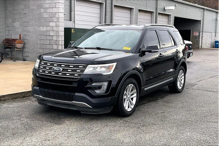 $16691 : Ford Explorer 2017 XLT 4dr S image 2