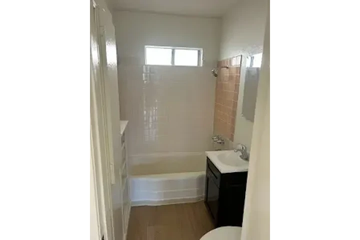 $1750 : RENTO DUPLEX EN L.A/90044 image 4