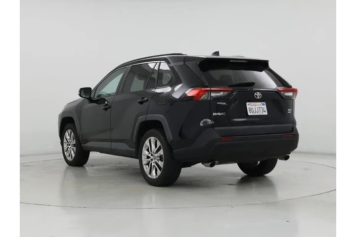 $27998 : Toyota RAV4 2020 AWD XLE Pre image 2
