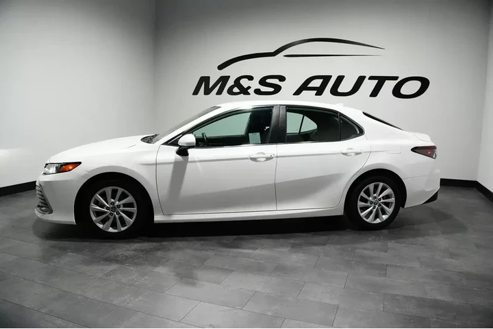 $18817 : 2021 Camry image 2