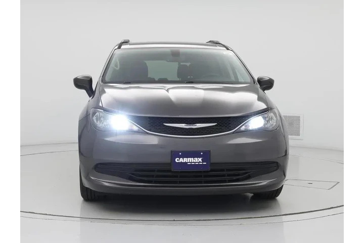 $15998 : Chrysler Voyager 2020 LXi 4d image 5