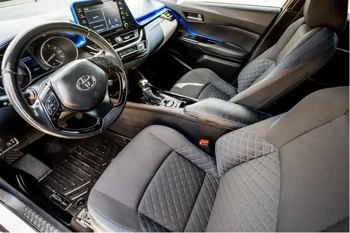 $18862 : Toyota C-HR 2020 XLE 4dr Cro image 4