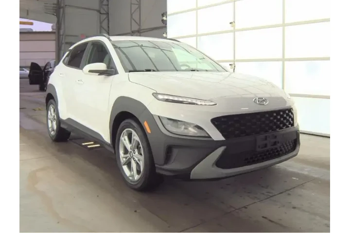 $17993 : Hyundai KONA 2023 AWD SEL 4d image 4