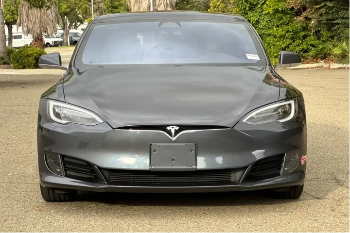 Tesla Model S 2017 60 4dr Li image 8
