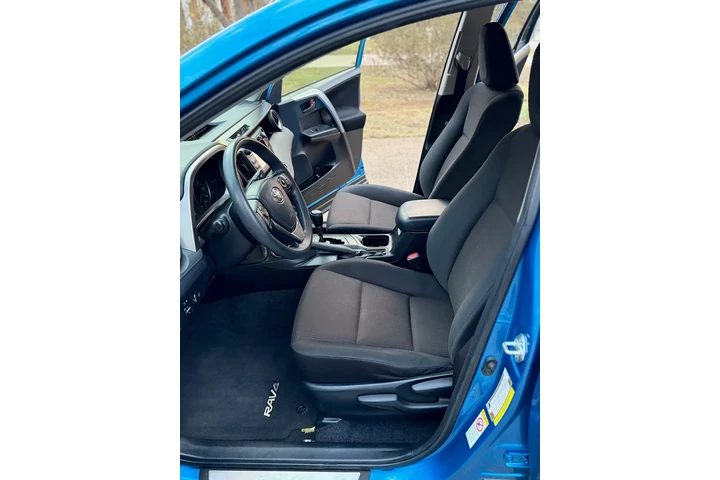 $11000 : RAV4 XLE, 2017 image 6