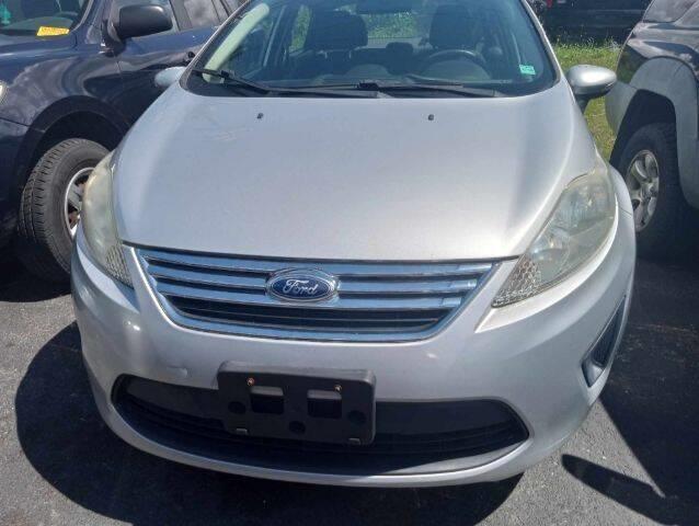 $7800 : 2013 Fiesta SE image 7