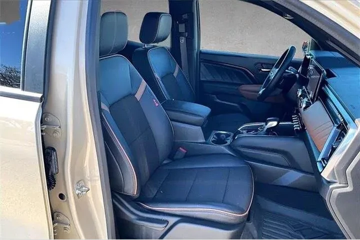 $39154 : GMC Canyon 2024 4x4 AT4 4dr image 5