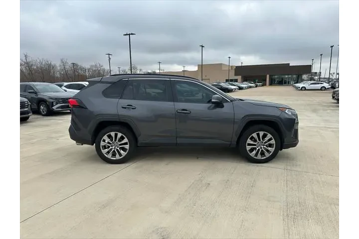 $20769 : Toyota RAV4 2019 XLE Premium image 4