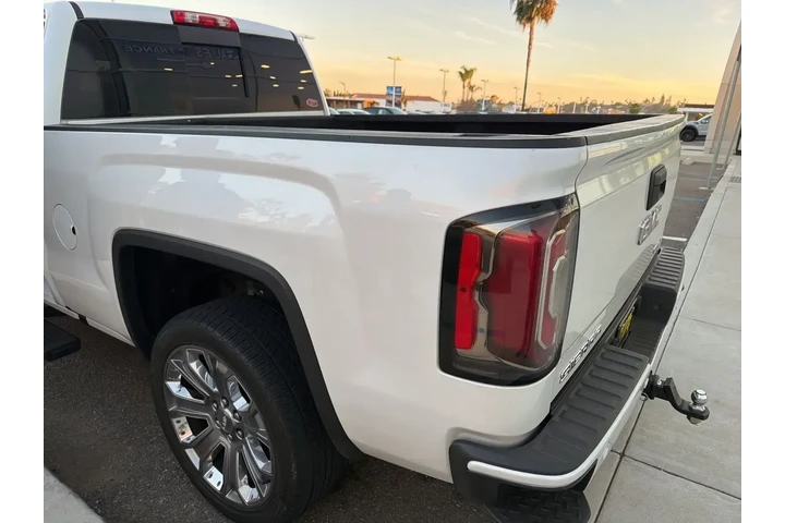 $28800 : GMC Sierra 1500 2017 4x4 Den image 6