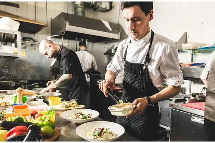 waited and cook needed in Miam image 1