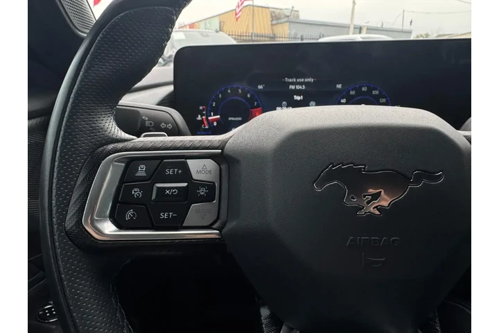 2024 Mustang GT Premium Coupe image 9