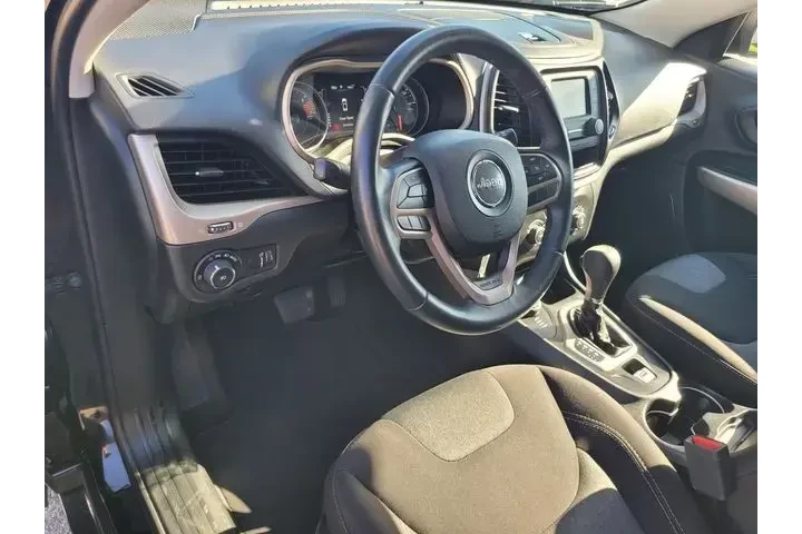 $12308 : Jeep Cherokee 2018 4x4 Latit image 9