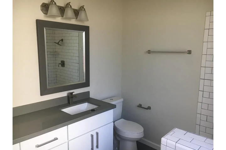 $2075 : SINGLE FAMILY RESIDENCE image 2