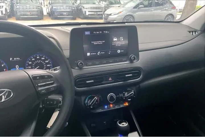 $17039 : Hyundai KONA 2022 SE 4dr Cro image 7